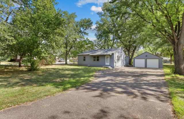 Spacious *4Bed*2 Bath over 1595 Sq Ft. Great location Avail NOW! Gallery 1