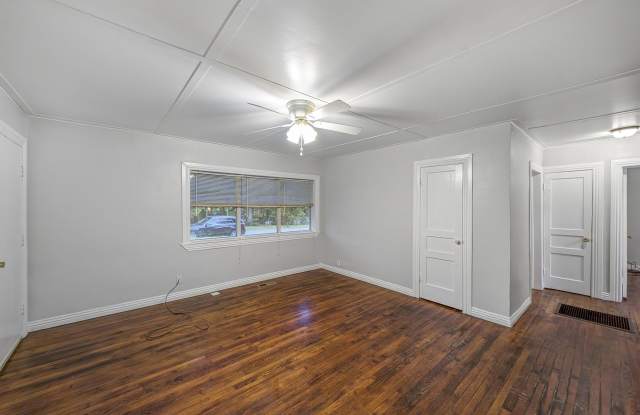 208 East Graham Street - 4 photos photos