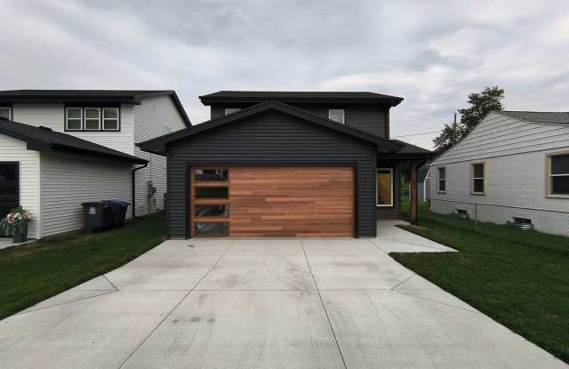 Modern 3-Bedroom Home Near Lake Manawa – Lake Views & Smart Home Features! Gallery 1