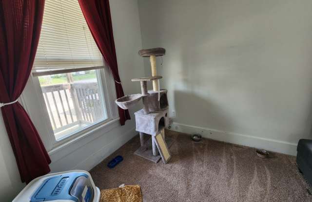 2 Bedroom Home in Bloomington! Gallery 4