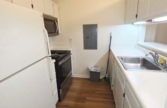 Newly Renovated Rooms for rent!! Gallery 3