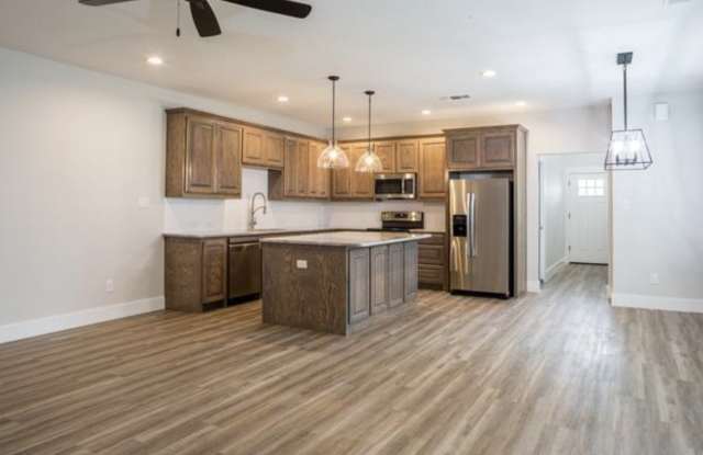 515 North Preston Avenue - 515 North Preston Avenue, Van Alstyne, TX 75495