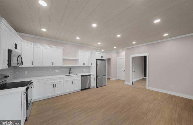 71 DREAMLAND PARK Drive Gallery 2