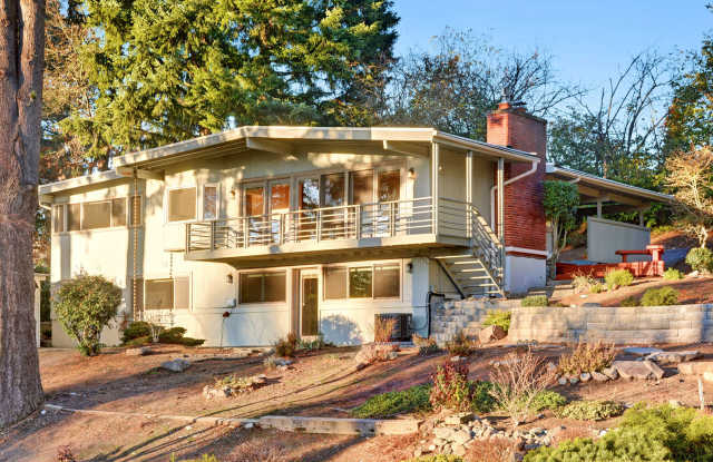 Hillside Bellevue Home w/ Lake Views! photos photos