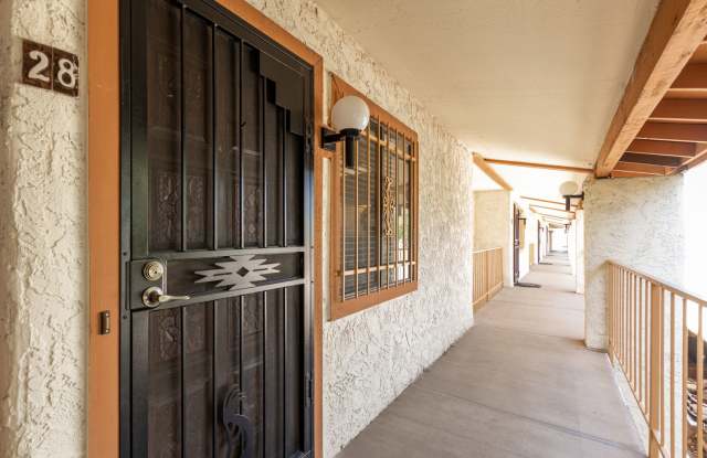 Gated 2 bed 2 bath condo with Gold Course Views Gallery 3