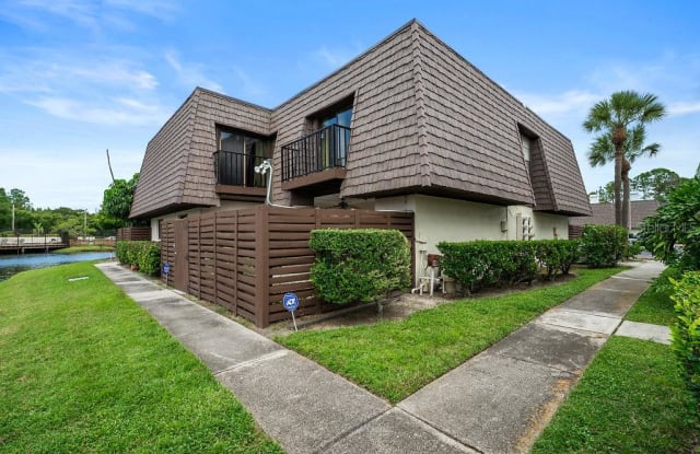 15238 E POND WOODS DRIVE - 15238 East Pond Woods Drive, Lake Magdalene, FL 33618
