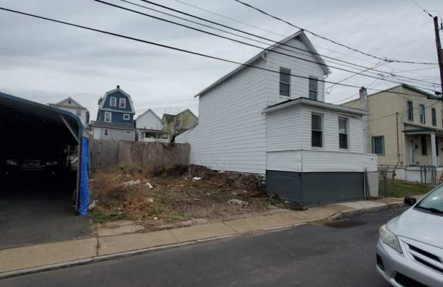 Available Now! Single Family 2 bed/1 bath in Wilkes Barre! - 37 Logan Street, Wilkes-Barre, PA 18702 Available Now! Single Family 2 bed/1 bath in Wilkes Barre! - 37 Logan Street, Wilkes-Barre, PA 18702