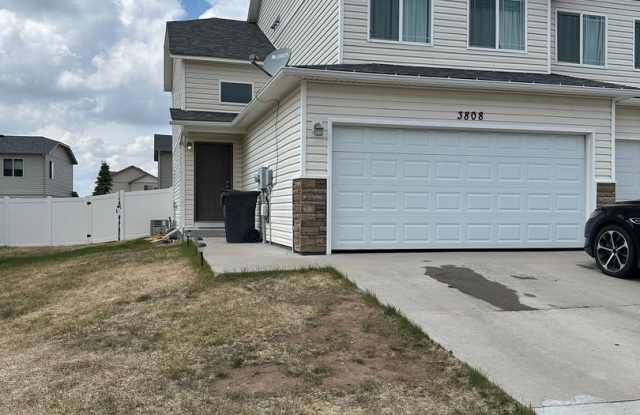 4 BEDROOM, 3.5 BATHROOM, SADDLE RIDGE TWIN HOME WITH 2 CAR ATTACHED GARAGE photos photos