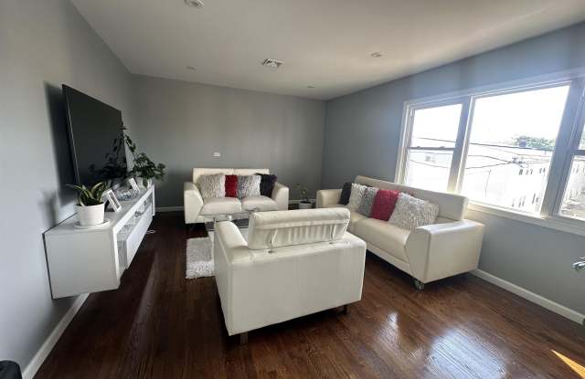 9006 PALISADE PLAZA Gallery 3