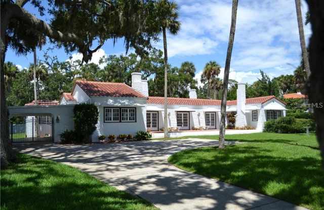 636 N RIVERSIDE DRIVE - 636 North Riverside Drive, New Smyrna Beach, FL 32168