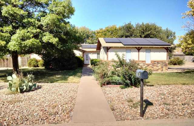 1808 Arcineiga Drive - 1808 Arcineiga Drive, Clovis, NM 88101