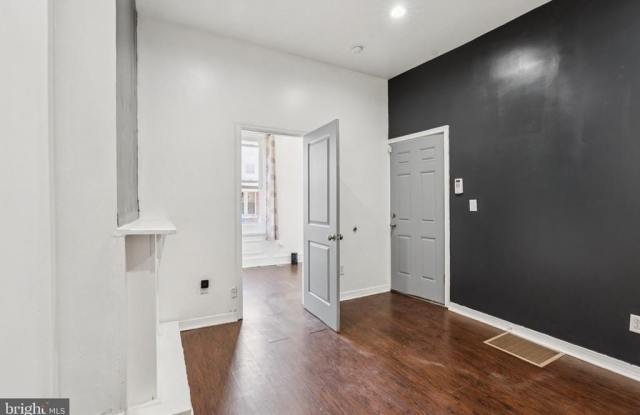 1122 W DAUPHIN STREET photos photos