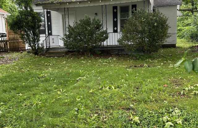 Freshly Renovated 1-Bedroom Gem with Fenced Yard in a Prime Central Location - 2230 North Ramsey Avenue, Springfield, MO 65803