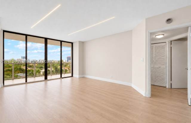 3598 Yacht Club Dr Gallery 1