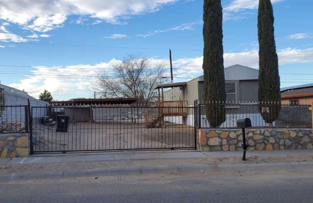 Charming 3 bedroom 2 bath Mobile home in Sunland Park NM!! photos photos