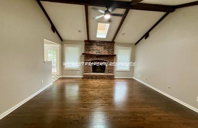 Newly Remodeled 3 Bed, 2.5 Bath Home with Vaulted Ceilings, Finished Basement & Fenced Yard! Gallery 4