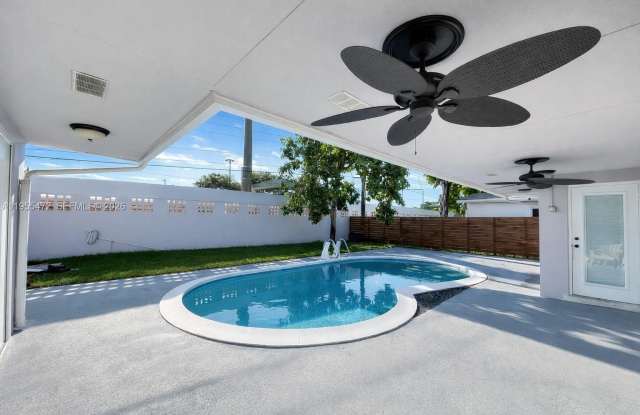 710 NW 78th Ave photos photos