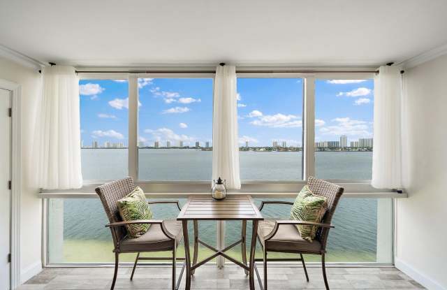 301 Lake Shore Drive Gallery 4