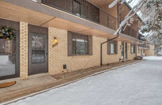 Bright  Spacious Townhome in Lakewood 2bd 2.5ba - 11263 West 18th Avenue, Lakewood, CO 80215