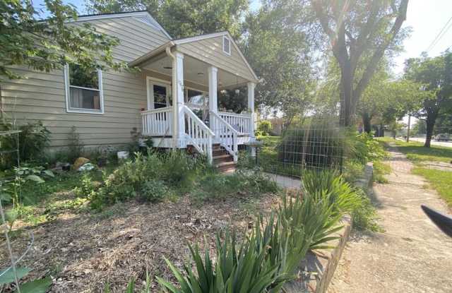 1047 Delaware Street - 1047 Delaware Street, Lawrence, KS 66044