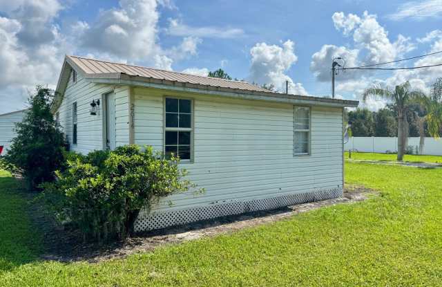 Adorable 2-Bedroom Home for Rent in Plant City! photos photos