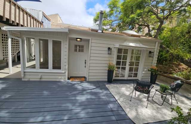 Cute One Bedroom Cottage Near the Center of Mission Hills! Gallery 1