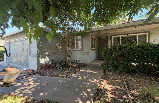 Fully Furnished 3BR/2BA Sacramento Home | Utilities Included | Flexible 3–12 Month Leases photos photos