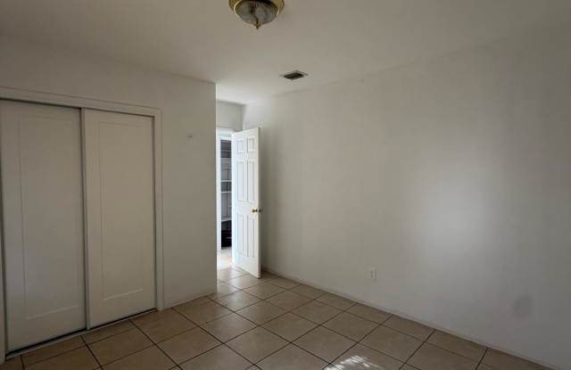 1929 Thomas St, Unit 1 Gallery 4