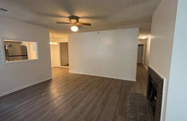 Recently Renovated 3-Bedroom, 2-Bath Duplex Gallery 3