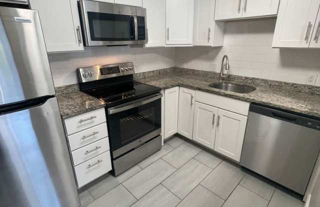 2-bed H + HW + parking COMMUTERS DREAM HOME Gallery 1