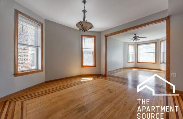 3110 W Fullerton Ave photos photos