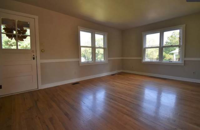 4 bed/3.5 bath, half acre lot, 100 yards from Memorial Stadium! photos photos
