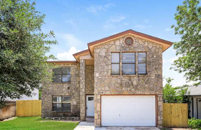 Recent remodeled! 4 bedroom, two living areas and loft! photos photos
