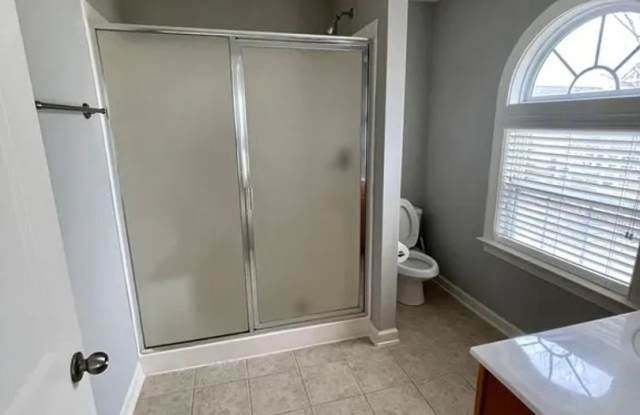 Room in 2 Bedroom Home at Autumn Mist Dr photos photos