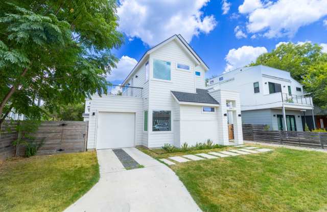 Beautiful 3 bedroom Home Right off of 6th Street! Gallery 1