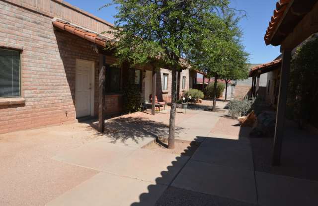 4115 E North Street photos photos