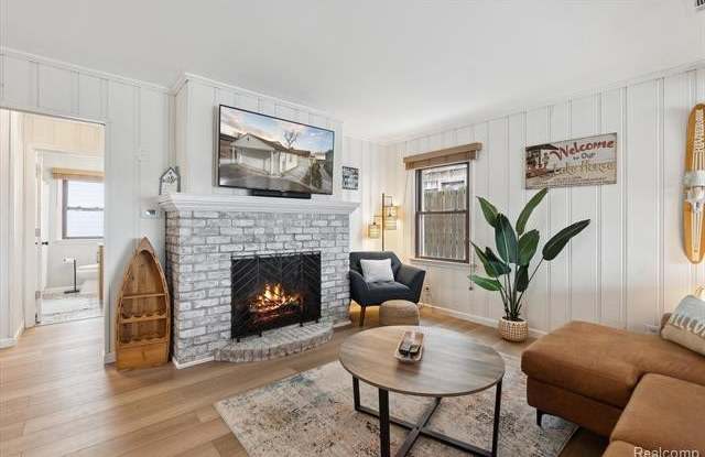 5096 DURNHAM Drive Gallery 2