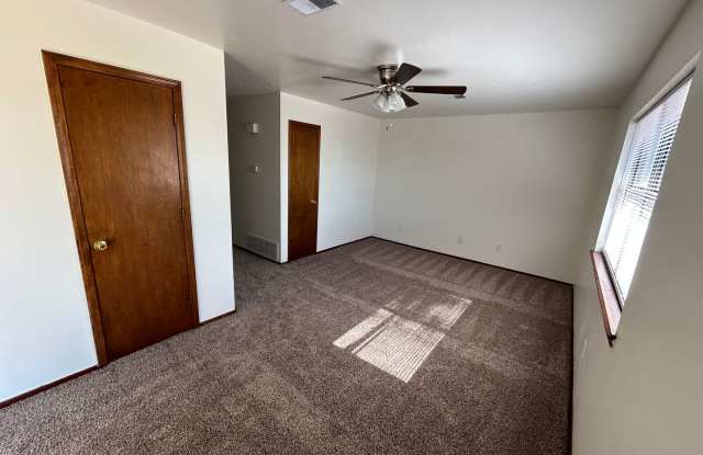 Cute 2 bed 1 bath you don't want to miss! Gallery 4