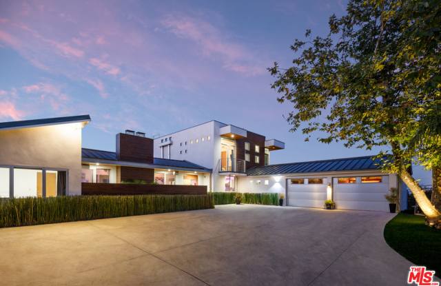 7405 Pyramid Pl - 7405 Pyramid Place, Los Angeles, CA 90046