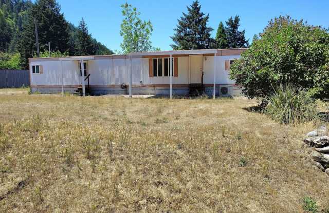 Quiet 2bedroom 1 bath mobile in Country - 272 Shively Creek Road, Days Creek, OR 97417
