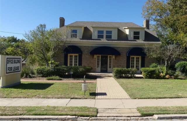 304 S Trinity Street - 304 South Trinity Street, Decatur, TX 76234
