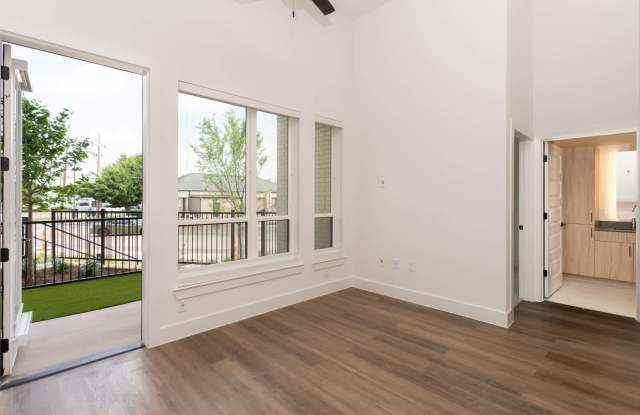 Lyle Apartments Gallery 3