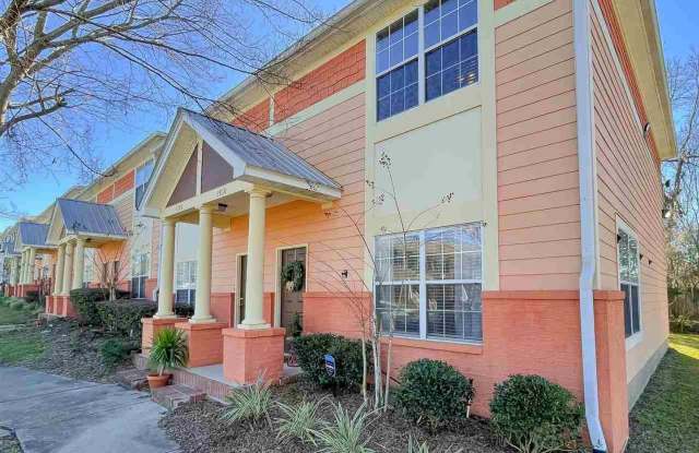 AMAZING 3/3 w/ Stainless Appliances, Washer/Dryer,  End Unit! Mins to FSU  TSU! Community Pool  Gym! $1495/month Avail August 1st! photos photos