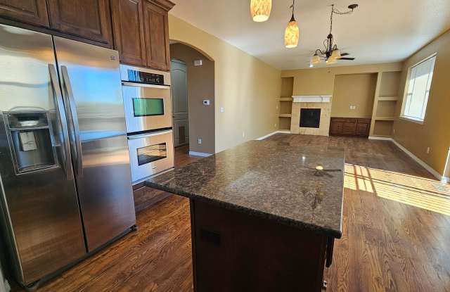 Spacious 3-Bedroom Home with Office, Loft Gallery 3