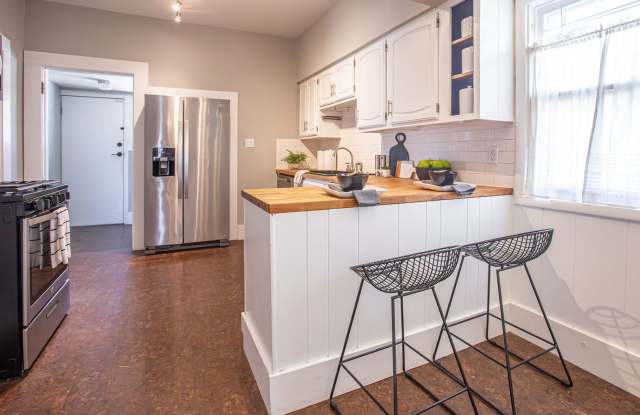 Midtown Tracy Park Bungalow with Downtown Views photos photos