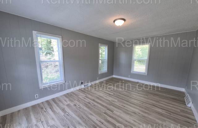 FOR RENT- 348 Lamont-** PETS OK ** Gallery 3
