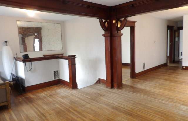 281 Woodside Ave Gallery 3
