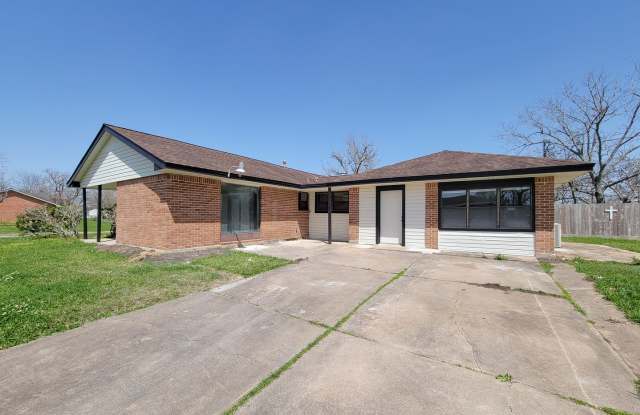 BEAUTIFUL REMODELED 4 BEDROOM 2 BATH HOME IN LAKE JACKSON, TEXAS photos photos