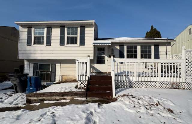 Charming 4 bed home located at in North Toledo photos photos