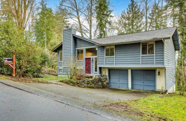 1/2 off October rent - Port Orchard Home with unfinished Basement Gallery 3